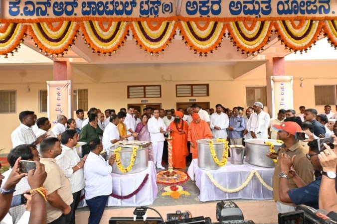 ಅನ್ನಪೂರ್ಣೆಯ ರೂಪದಲ್ಲಿ ಅರಳಿದ ‘ಅಕ್ಷರ ಅಮೃತ’