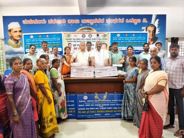 ಮಹಿಳಾ ರೈತರಿಗಾಗಿ ವಿಶೇಷ ಆರೋಗ್ಯ ತಪಾಸಣಾ ಶಿಬಿರ - ತುಮುಲ್ ನಿರ್ದೇಶಕ ಕೊಂಡವಾಡಿ ಚಂದ್ರಶೇಖರ್